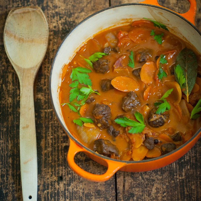 Hvalgryte med vørterøl og gulrøtter